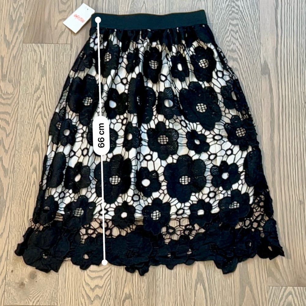 BNWT Crochet / lace midi skirt - Picture 3 of 5